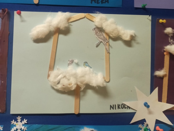 Obraz przedstawia Ptaki zimą w klasie 2c