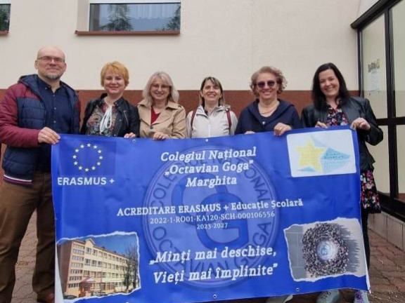 Obraz przedstawia Delegację nauczycieli z Rumunii w naszej szkole