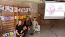 Cybermocni- prezentowanie dla społeczności szkolnej wiedzy i działań związanych z realizacją projektu, 