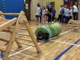 tor z drabinkami, tunelem i zjeżdżalnią, 