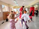 Lekcja pełna tańca i muzyki,