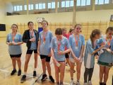 Zawody sportowe z piłki koszykowej dziewcząt klas 5-6,