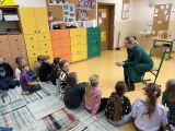 Teatrzyk Kamishibai w wykonaniu nauczycielki pani Niny Stadnickiej, 